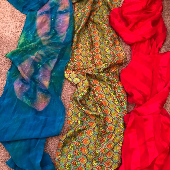 ☮️2 FREE!! BOGO!!!Vintage Silk Scarf Bundle - Picture 2 of 11